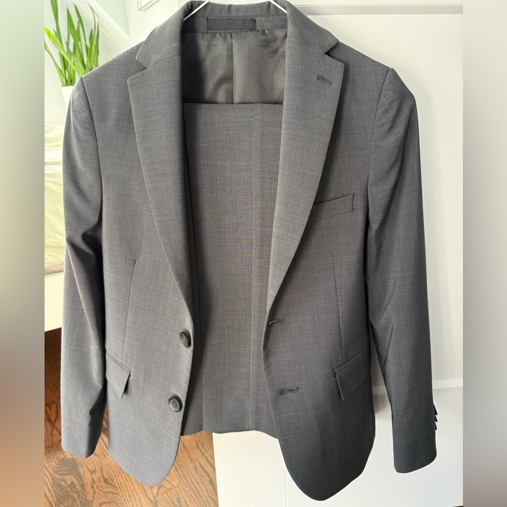 Kenneth Cole Boys Size 10 Two-Piece Dark Gray Charcoal Suit Jacket & Blazer